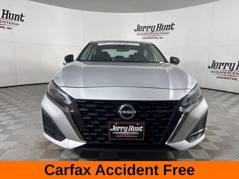 Used 2024 Nissan Altima 2.5 SR w/ SR Premium Package FWD image 3