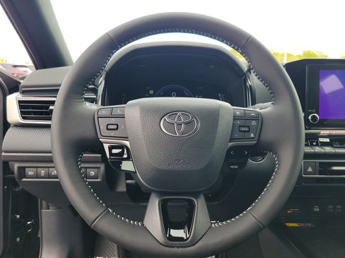 New 2026 Toyota Camry Hybrid AWD/4WD image 19