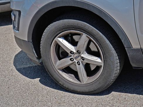 Used 2016 Ford Explorer XLT w/ Equipment Group 201A AWD/4WD image 6