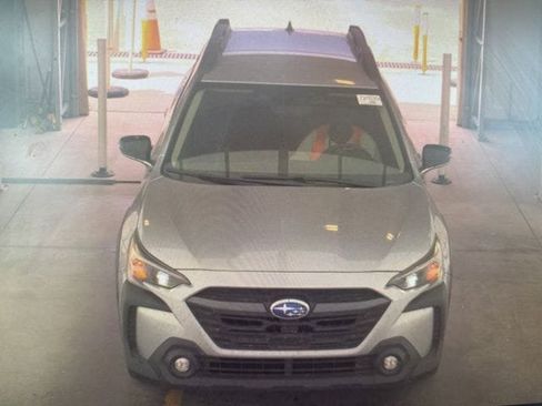 Used 2025 Subaru Outback Premium w/ Popular Package #1A AWD/4WD image 10