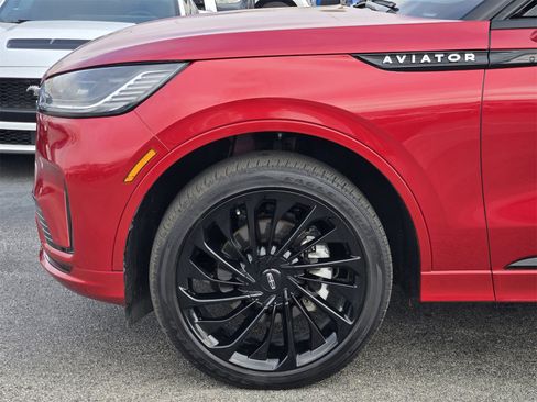 Used 2025 Lincoln Aviator Reserve w/ Equipment Group 201A image 8