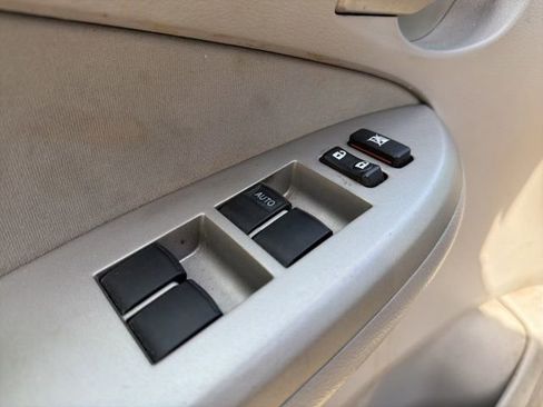 Used 2011 Toyota Corolla LE FWD image 12