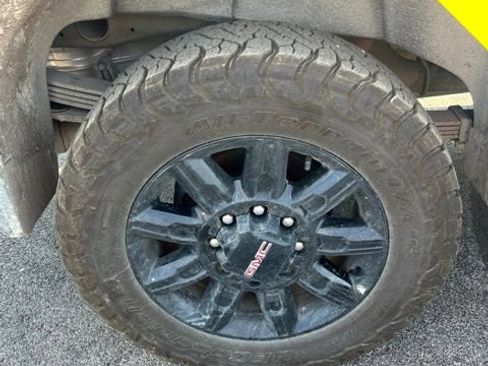 Used 2025 GMC Sierra 2500 AT4 w/ AT4 Premium Plus Package AWD/4WD image 9
