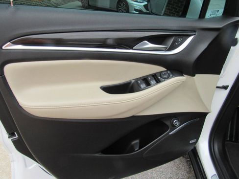 Used 2021 Buick Enclave Essence w/ Sport Touring Edition FWD image 15