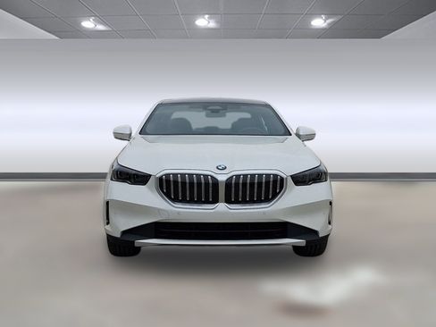 Used 2026 BMW 530i w/ Premium Package RWD image 5