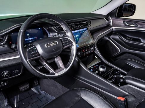 Used 2022 Jeep Grand Cherokee Limited image 19