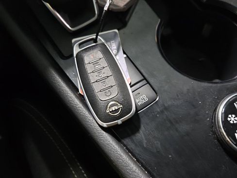 Used 2024 Nissan Rogue SV image 11