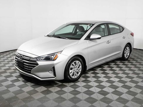 Used 2019 Hyundai Elantra SE w/ Winter Weather Package FWD image 22