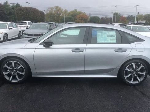 Used 2025 Honda Civic Sport Touring image 5