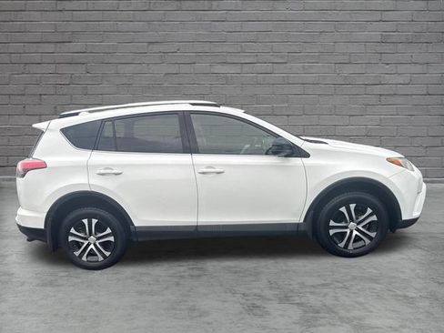 Used 2016 Toyota RAV4 LE AWD/4WD image 2