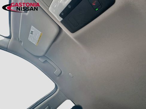 Used 2022 Nissan Rogue SV FWD image 27