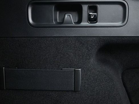 Used 2026 Mercedes-Benz GLC 300 image 24