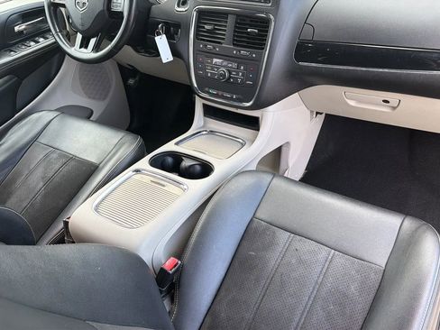 Used 2019 Dodge Grand Caravan SXT w/ Driver Convenience Group FWD image 82