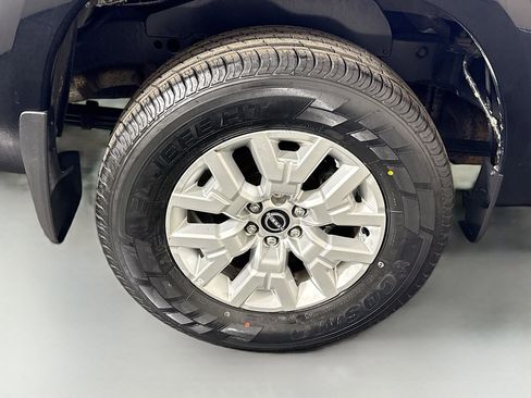 Used 2023 Nissan Frontier SV w/ Technology Package RWD image 33