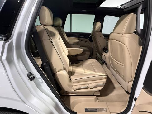 Used 2023 Cadillac Escalade Premium Luxury AWD/4WD image 43