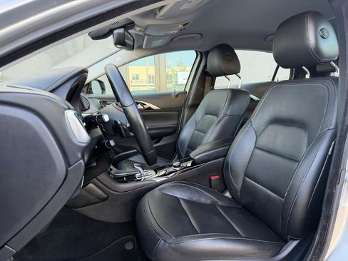 Used 2017 INFINITI QX30 FWD image 19