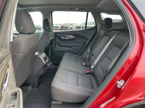 Used 2022 GMC Terrain SLE w/ Driver Convenience Package image 8