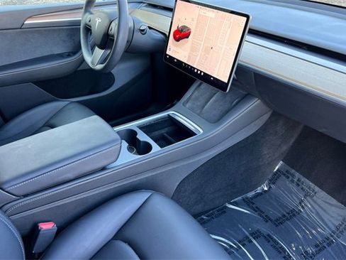 Used 2023 Tesla Model Y Performance image 18