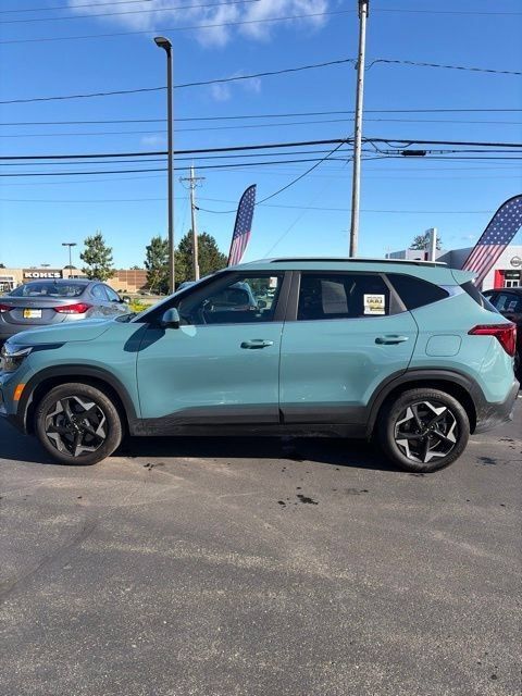 Used 2024 Kia Seltos EX AWD/4WD image 7