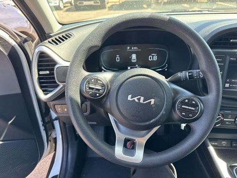 Used 2025 Kia Soul LX w/ LX Technology Package image 7