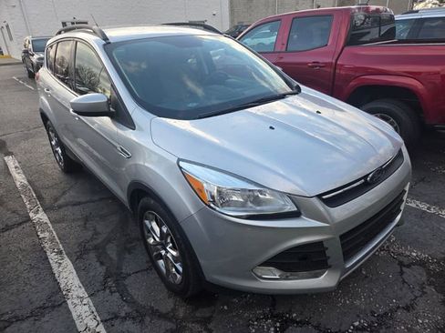 Used 2016 Ford Escape SE w/ Equipment Group 201A image 3