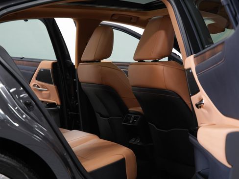 Used 2022 Lexus ES 350 Ultra Luxury w/ Accessory Package 2 FWD image 11