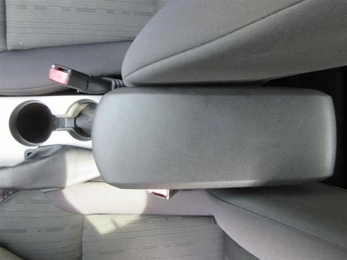 Used 2011 Ford Focus SE FWD image 12