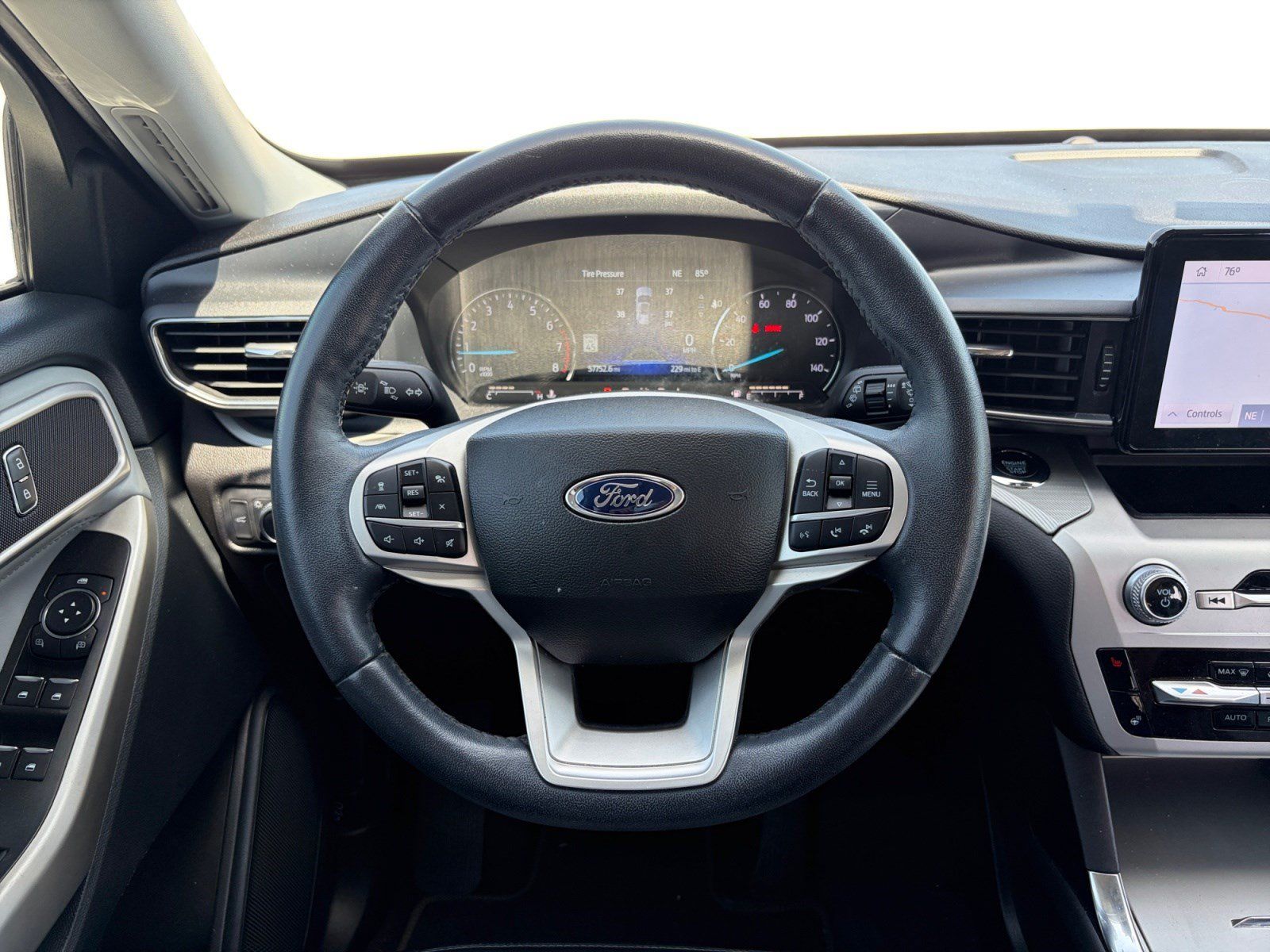 Used 2022 Ford Explorer XLT w/ Equipment Group 202A RWD image 13
