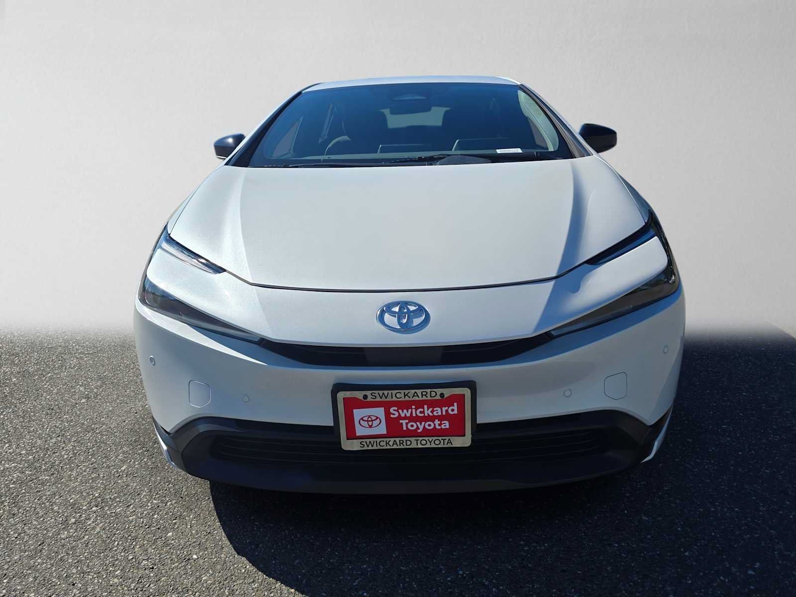 Certified 2025 Toyota Prius LE FWD image 8