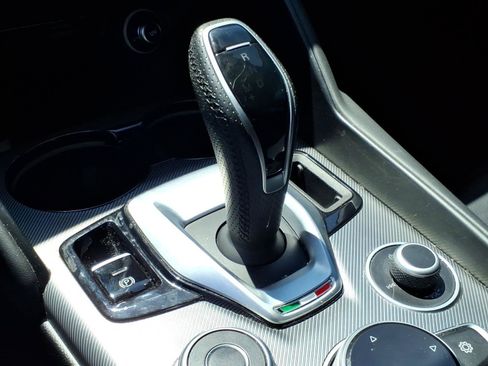 Used 2023 Alfa Romeo Giulia Veloce RWD image 8