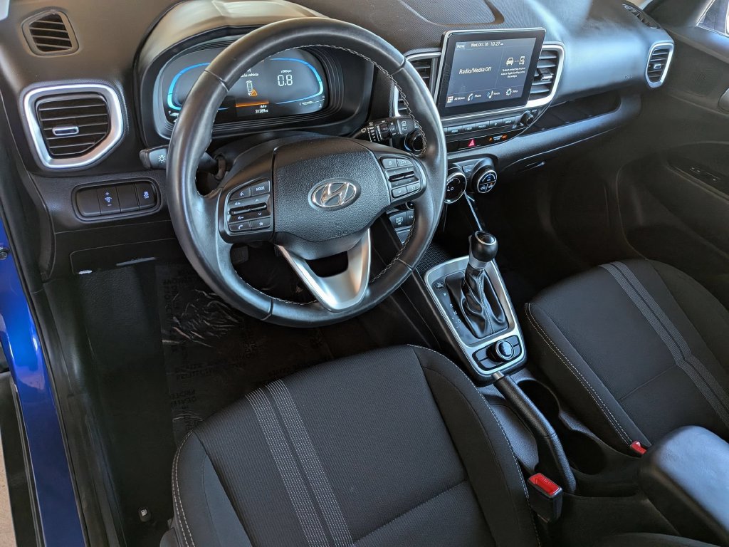 Used 2025 Hyundai Venue SEL FWD image 16