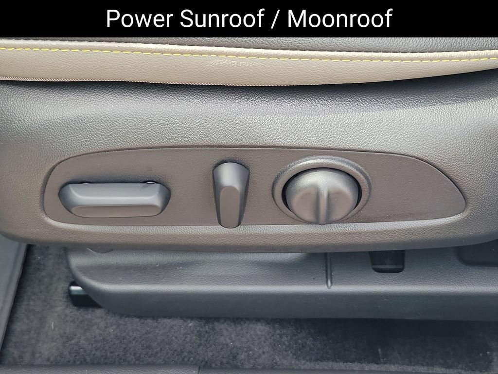 Used 2025 Chevrolet Trax ACTIV w/ Sunroof Package FWD image 7