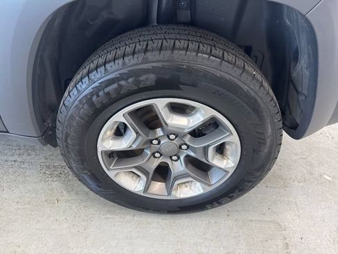 Used 2019 Jeep Cherokee Trailhawk w/ Cold Weather Group AWD/4WD image 11