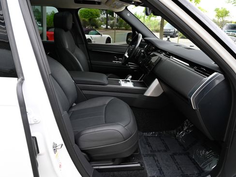 Used 2025 Land Rover Range Rover SE AWD/4WD image 55