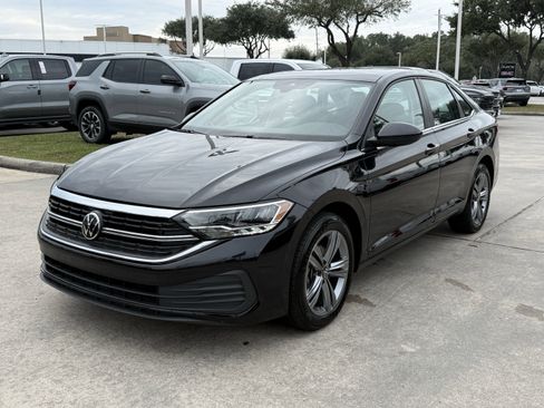 Used 2024 Volkswagen Jetta SE image 9