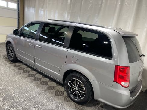 Used 2017 Dodge Grand Caravan GT image 4