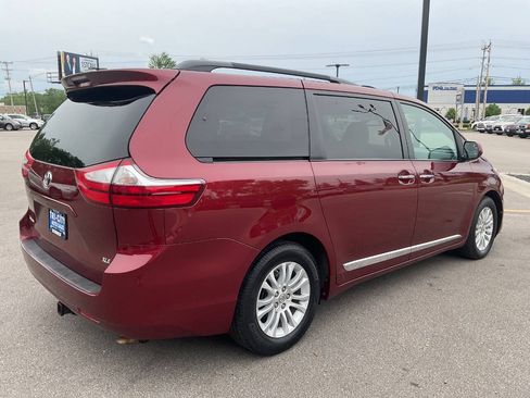 Used 2015 Toyota Sienna XLE FWD image 7