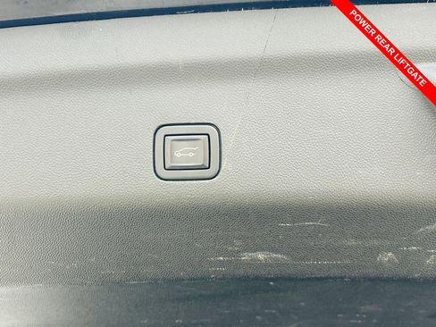 Used 2022 Chevrolet Suburban Premier image 17