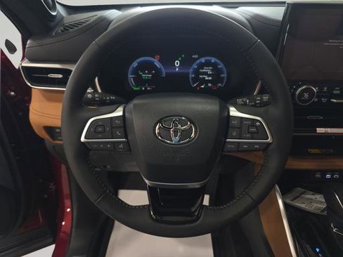New 2026 Toyota Highlander Platinum AWD/4WD image 14