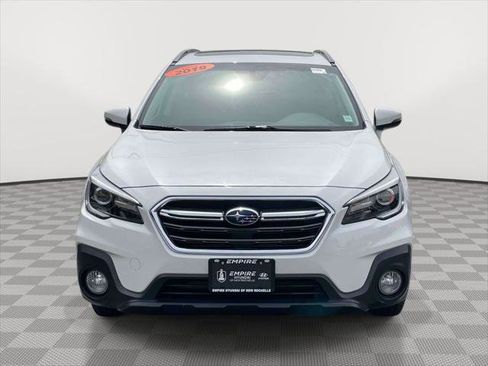 Used 2019 Subaru Outback 3.6R Touring AWD/4WD image 2