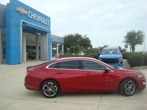 Used 2025 Chevrolet Malibu LT FWD image 9