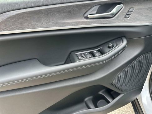 New 2025 Jeep Grand Cherokee Limited image 13