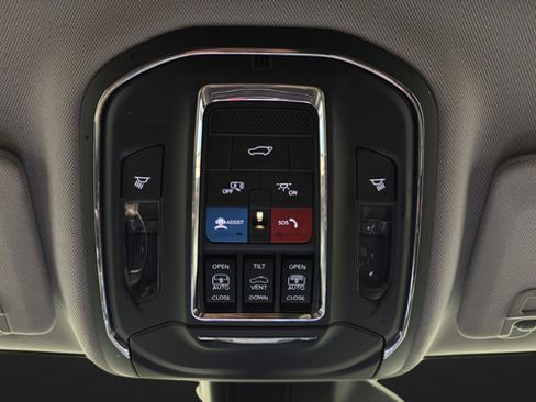 Used 2023 Jeep Grand Cherokee L Limited w/ Black Appearance Package AWD/4WD image 33