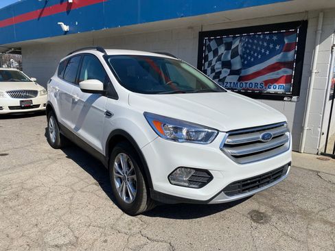 Used 2018 Ford Escape SE w/ SE SYNC Package image 1