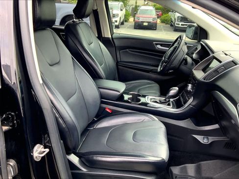 Used 2017 Ford Edge Titanium w/ Equipment Group 302A image 8