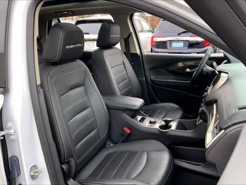 Used 2023 GMC Terrain Denali w/ Denali Premium Package image 8
