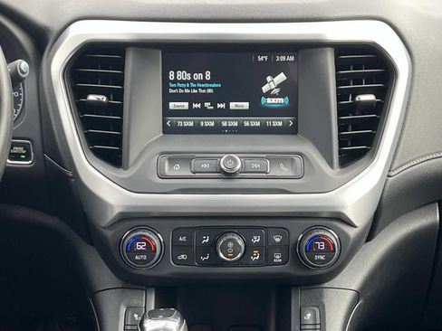 Used 2019 GMC Acadia SLE image 16