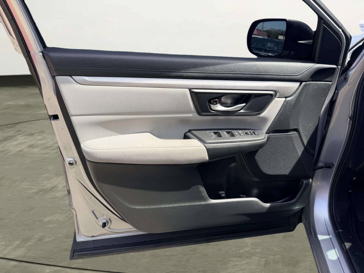 Used 2017 Honda CR-V LX image 18
