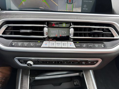 Used 2022 BMW X7 M50i image 32