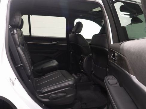 New 2025 Jeep Grand Cherokee L Limited w/ Luxury Tech Group II image 17